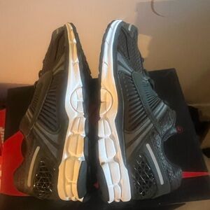 Nike Women Air Zoom Vomero 5 Sequoi dark green fits men size 9